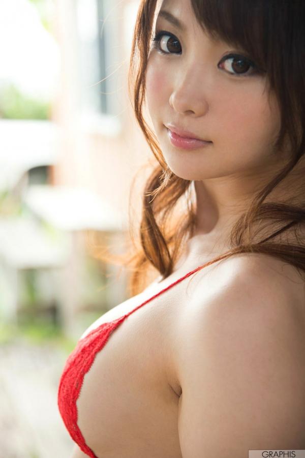   Graphis 妃月るい《Wildcat》写真：工业风废气背景下的红色蕾丝诱惑，演绎极致野性美学第32张图片