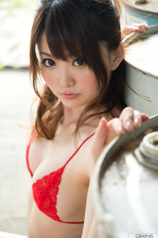    Graphis 妃月るい《Wildcat》写真：工业风废气背景下的红色蕾丝诱惑，演绎极致野性美学第35张图片