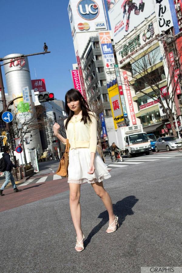    Graphis系列：坂口美穗乃（坂口みほの）《Chapter》精选写真集，街拍休闲与居家简约清纯风格，展现治愈系日系女神魅力第2张图片