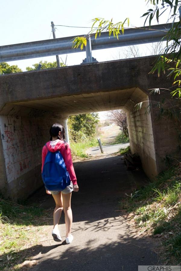    Graphis系列：坂口美穗乃（坂口みほの）《Chapter》精选写真集，街拍休闲与居家简约清纯风格，展现治愈系日系女神魅力第4张图片