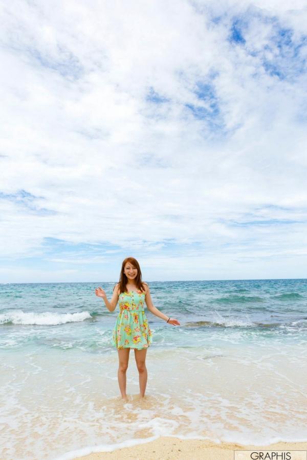    Graphis 望月かのん 首次户外写真集 清新海滩与草原少女感治愈系写真第1张图片