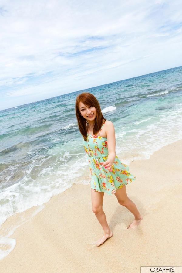    Graphis 望月かのん 首次户外写真集 清新海滩与草原少女感治愈系写真第2张图片