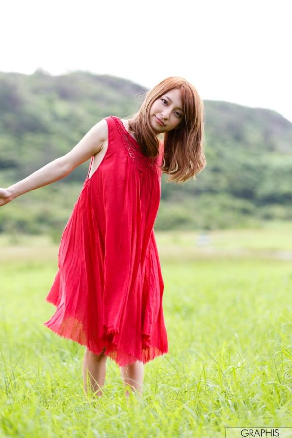    Graphis 望月かのん 首次户外写真集 清新海滩与草原少女感治愈系写真第11张图片