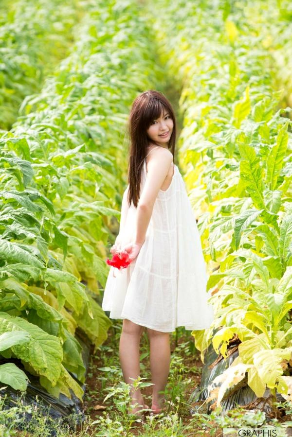    Graphis叶山芽衣写真：清新少女演绎沙滩比基尼与田园碎花裙魅力，极致甜美与性感诱惑第3张图片