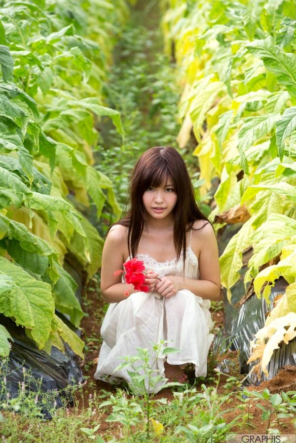    Graphis叶山芽衣写真：清新少女演绎沙滩比基尼与田园碎花裙魅力，极致甜美与性感诱惑第4张图片