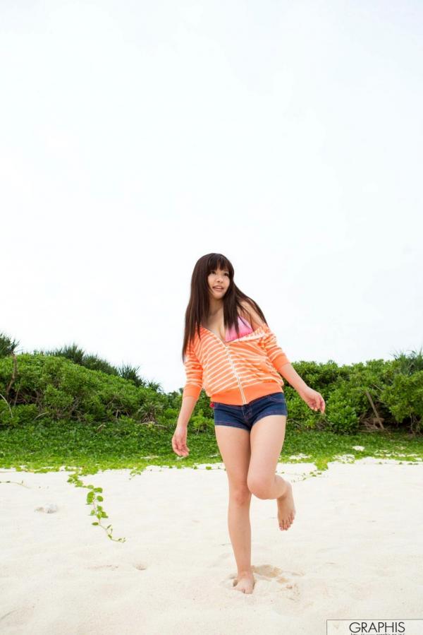    Graphis叶山芽衣写真：清新少女演绎沙滩比基尼与田园碎花裙魅力，极致甜美与性感诱惑第5张图片