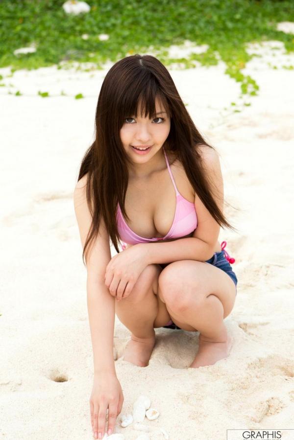    Graphis叶山芽衣写真：清新少女演绎沙滩比基尼与田园碎花裙魅力，极致甜美与性感诱惑第6张图片