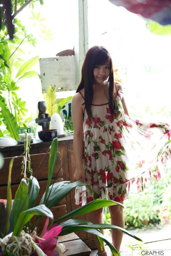    Graphis叶山芽衣写真：清新少女演绎沙滩比基尼与田园碎花裙魅力，极致甜美与性感诱惑第16张图片