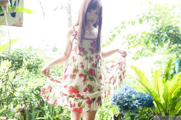    Graphis叶山芽衣写真：清新少女演绎沙滩比基尼与田园碎花裙魅力，极致甜美与性感诱惑第18张图片