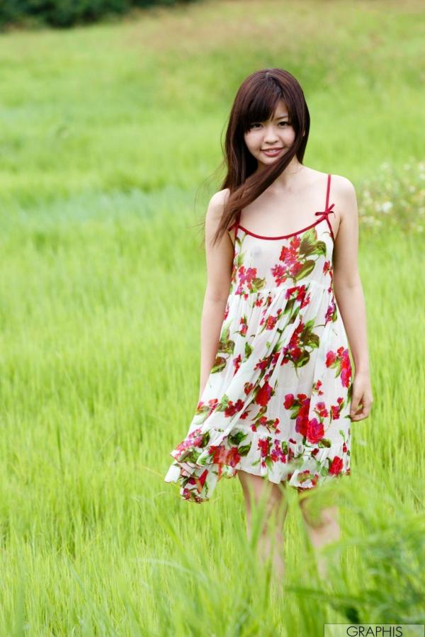    Graphis叶山芽衣写真：清新少女演绎沙滩比基尼与田园碎花裙魅力，极致甜美与性感诱惑第26张图片