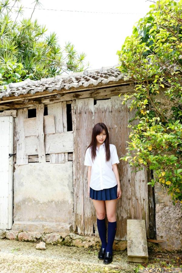    Graphis叶山芽衣写真：清新少女演绎沙滩比基尼与田园碎花裙魅力，极致甜美与性感诱惑第28张图片