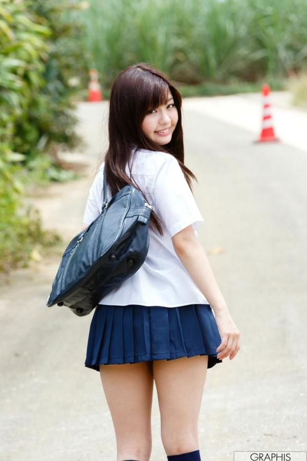    Graphis叶山芽衣写真：清新少女演绎沙滩比基尼与田园碎花裙魅力，极致甜美与性感诱惑第29张图片