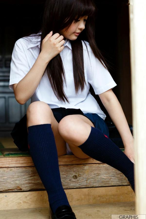    Graphis叶山芽衣写真：清新少女演绎沙滩比基尼与田园碎花裙魅力，极致甜美与性感诱惑第31张图片