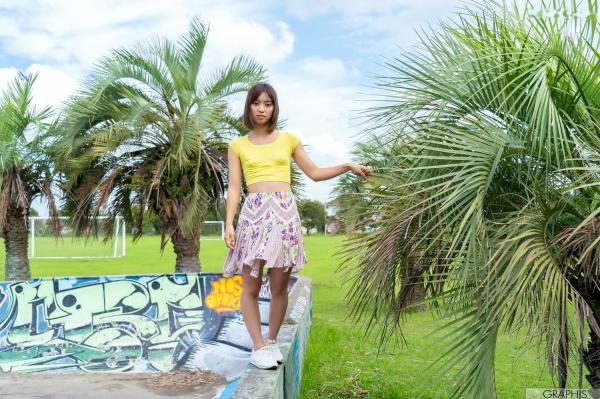    Graphis萌波铃Suzu Monami写真集：清纯少女蜕变，纯欲家居私房与清新户外造型系列第5张图片