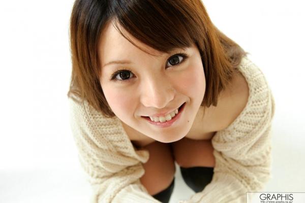    Graphis日向唯：初次写真演绎清纯家居风，羞涩甜美与性感魅力并存，尽显邻家少女诱惑心跳瞬间第5张图片