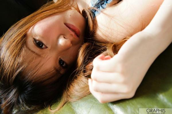    Graphis日向唯：初次写真演绎清纯家居风，羞涩甜美与性感魅力并存，尽显邻家少女诱惑心跳瞬间第10张图片