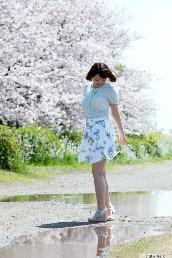    Graphis 菊川みつ葉（菊川三叶）『Fresh seedlings』高清写真集：日系短发清纯可人，户外樱花树下与室内私房居家唯美特写第2张图片