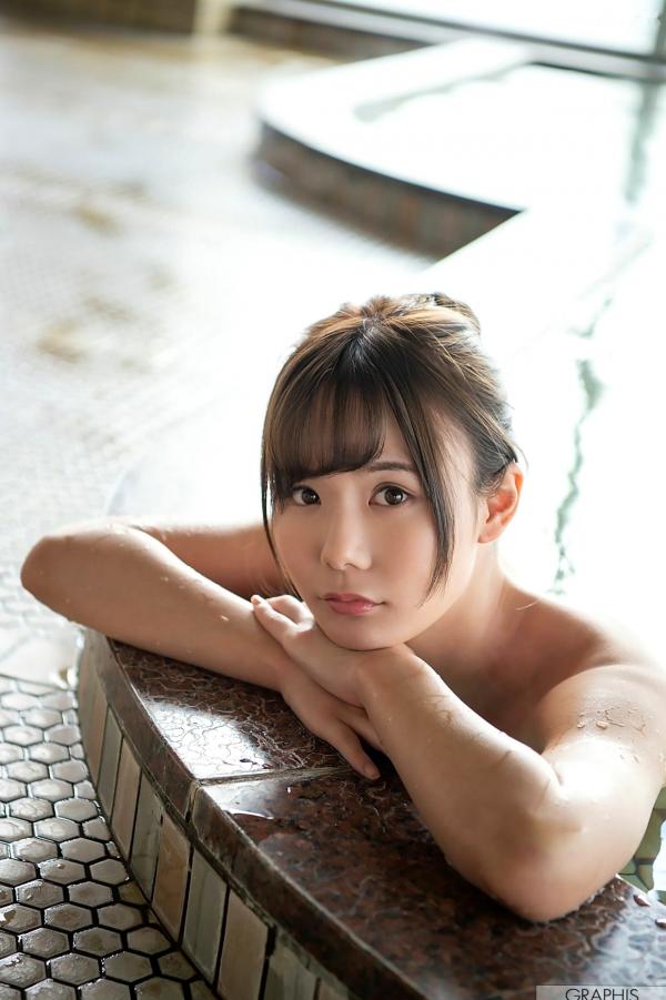    Graphis_坂道みる(坂道美琉)《Precious Time》秋日户外与居家浴室私房写真集第61张图片