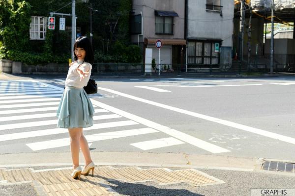    Graphis写真集：云乃亚美(Ami Unno)《Sweets Girl》——元气少女甜美写真与诱惑私房视角第1张图片