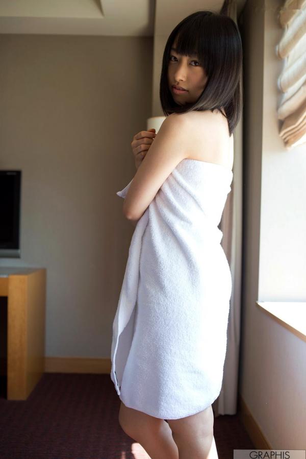    Graphis写真集：云乃亚美(Ami Unno)《Sweets Girl》——元气少女甜美写真与诱惑私房视角第21张图片