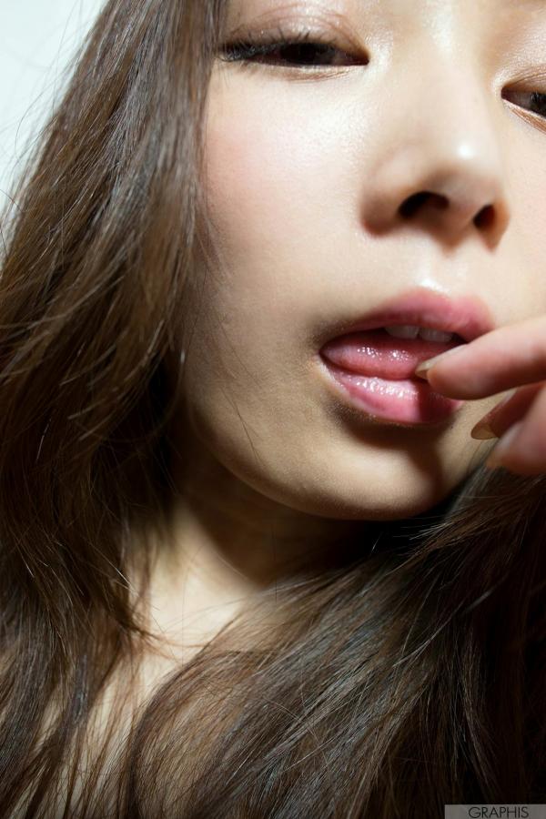    Graphis系列：香澄遥 (Kasumi Haruka) 初出写真集，清纯童颜配火辣身材，精选私房诱惑与泳装美图第40张图片