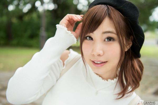    Graphis长谷川琉衣纯欲写真，清新户外与纯白蕾丝内衣秀，展现清纯性感双重魅力第1张图片