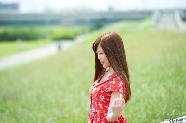    Graphis榊梨々亜写真集《Be shy》清纯印花裙美少女户外室内私房美图[50P]第3张图片