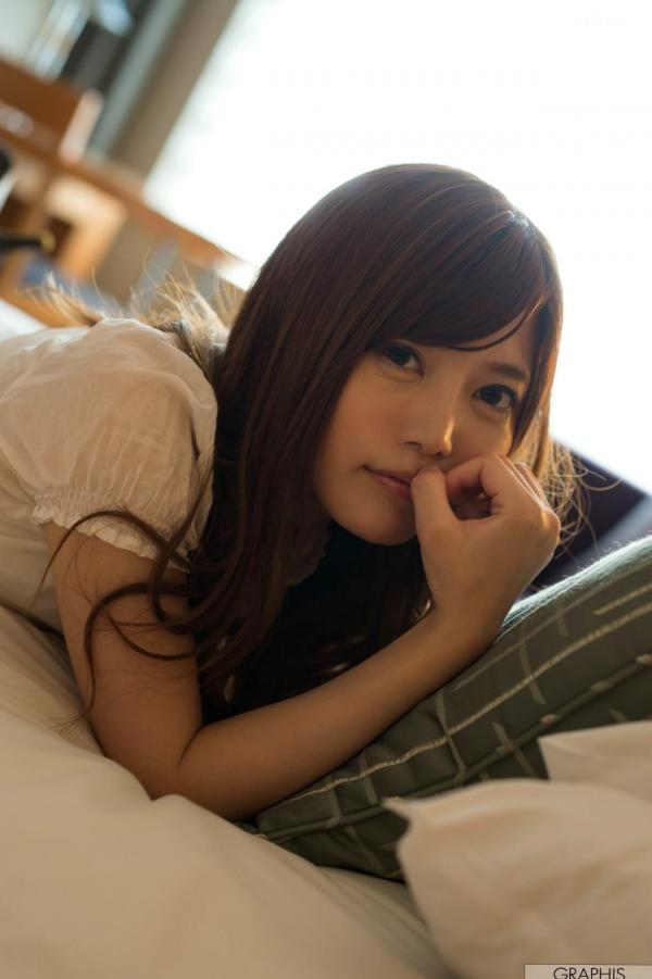    Graphis榊梨々亜写真集《Be shy》清纯印花裙美少女户外室内私房美图[50P]第35张图片