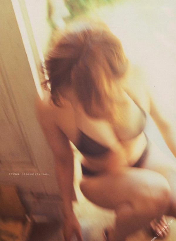    PB写真集 相乐的里子《on／off》：野性比基尼与私房性感美拍，冷艳御姐风情展现第8张图片