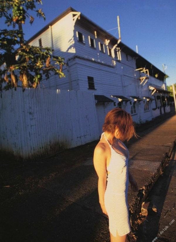    PB写真集 相乐的里子《on／off》：野性比基尼与私房性感美拍，冷艳御姐风情展现第22张图片