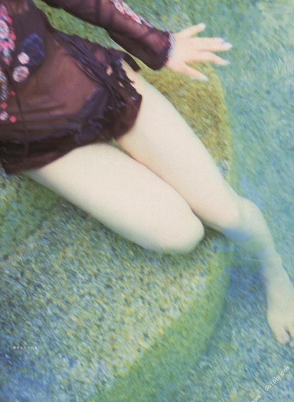    PB写真集 相乐的里子《on／off》：野性比基尼与私房性感美拍，冷艳御姐风情展现第26张图片