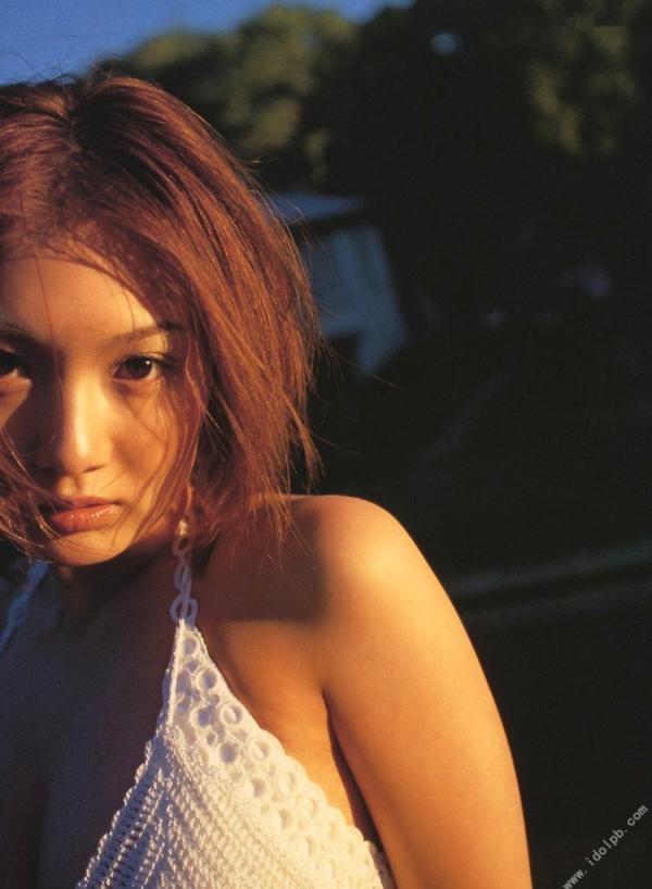    PB写真集 相乐的里子《on／off》：野性比基尼与私房性感美拍，冷艳御姐风情展现第27张图片