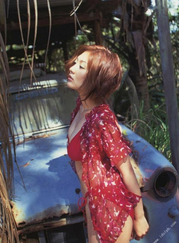    PB写真集 相乐的里子《on／off》：野性比基尼与私房性感美拍，冷艳御姐风情展现第29张图片