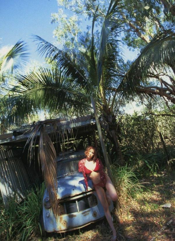    PB写真集 相乐的里子《on／off》：野性比基尼与私房性感美拍，冷艳御姐风情展现第30张图片