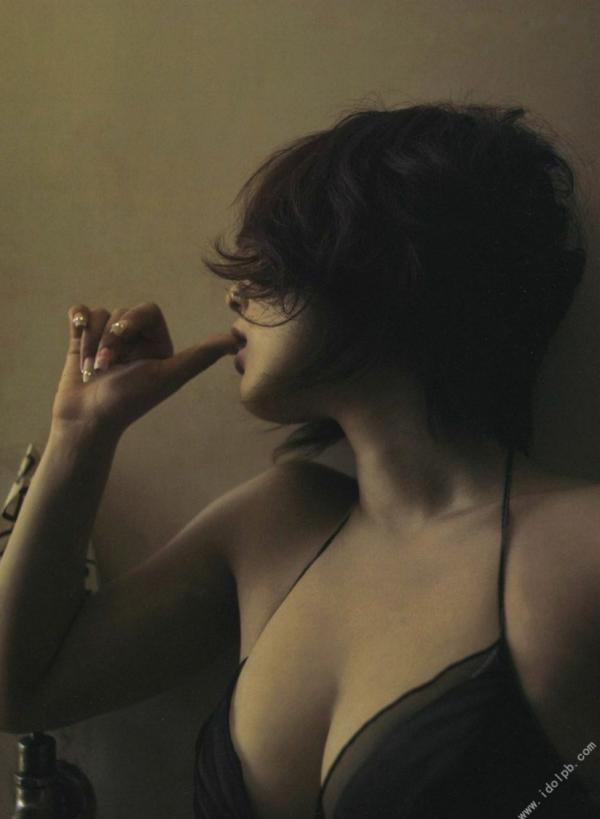    PB写真集 相乐的里子《on／off》：野性比基尼与私房性感美拍，冷艳御姐风情展现第46张图片