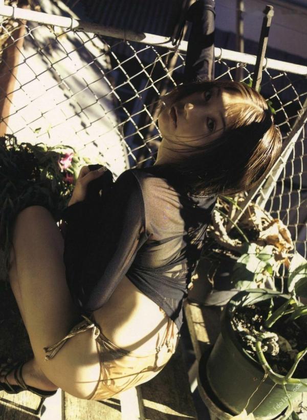    PB写真集 相乐的里子《on／off》：野性比基尼与私房性感美拍，冷艳御姐风情展现第47张图片