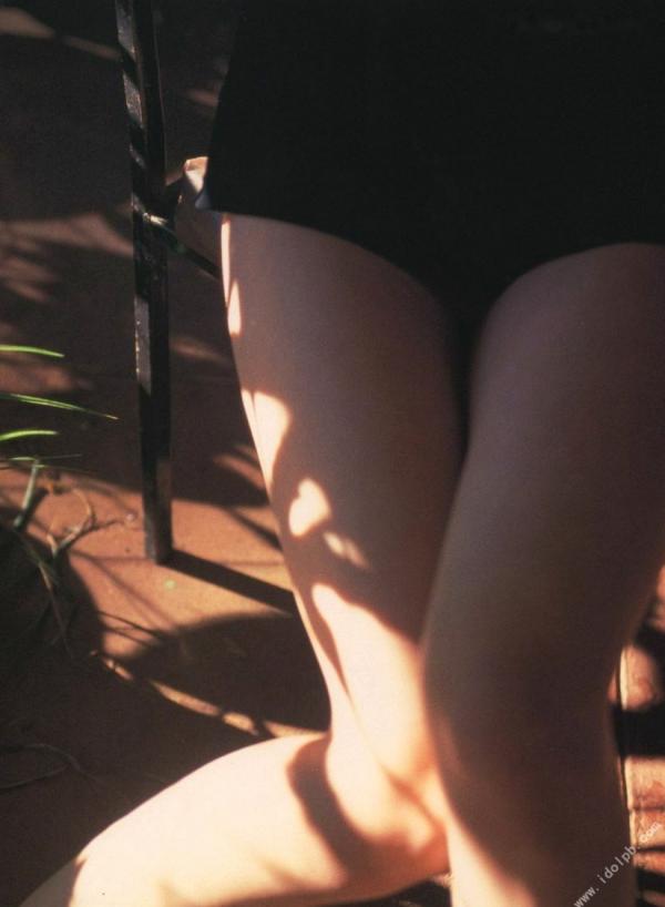    PB写真集 相乐的里子《on／off》：野性比基尼与私房性感美拍，冷艳御姐风情展现第51张图片