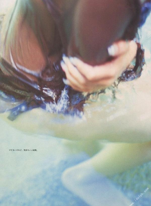    PB写真集 相乐的里子《on／off》：野性比基尼与私房性感美拍，冷艳御姐风情展现第61张图片