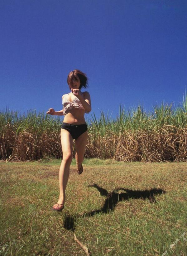    PB写真集 相乐的里子《on／off》：野性比基尼与私房性感美拍，冷艳御姐风情展现第74张图片