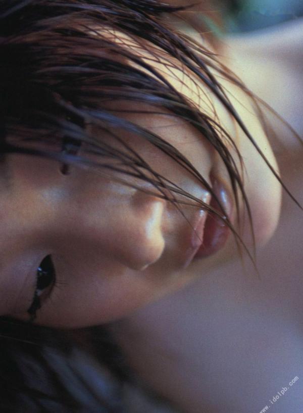    PB写真集 相乐的里子《on／off》：野性比基尼与私房性感美拍，冷艳御姐风情展现第81张图片