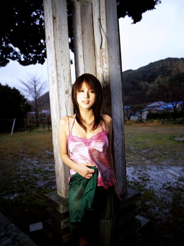    日本女神小阪由佳 (Yuka Kosaka) 经典私房写真集，冷艳比基尼与诱惑气质展现绝美身姿 [51P]第30张图片