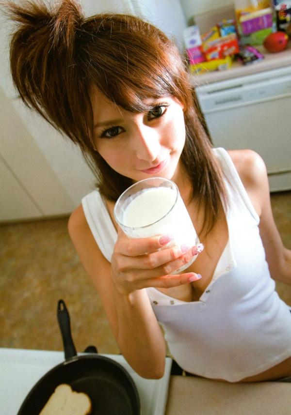    莉亚·迪桑Leah Dizon《Hello! Leah》精选写真：海滩比基尼与清纯居家风，重温混血女神的绝美时刻[54P]第4张图片