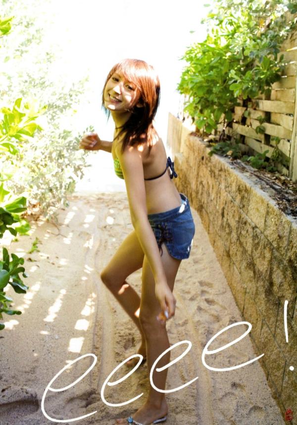    莉亚·迪桑Leah Dizon《Hello! Leah》精选写真：海滩比基尼与清纯居家风，重温混血女神的绝美时刻[54P]第28张图片