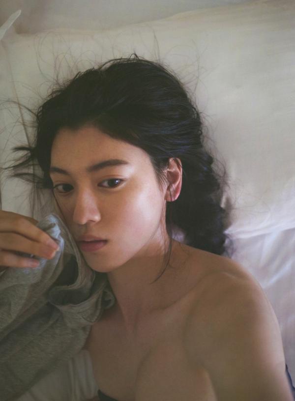   PB写真集_Ayaka Miyoshi 三吉彩花《わたし》高清文艺感海边私房大片，尽显高冷气质与骨感美学【135P】第79张图片