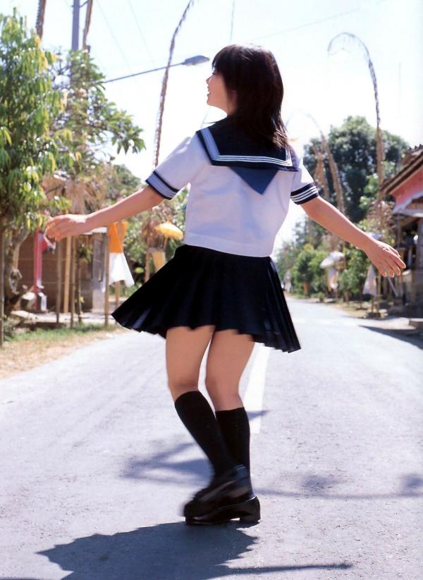    PB写真集：寺田有希《大好き!!》写真集89P，清新唯美日系少女风采，户外沙滩与池畔泳装写真。第5张图片