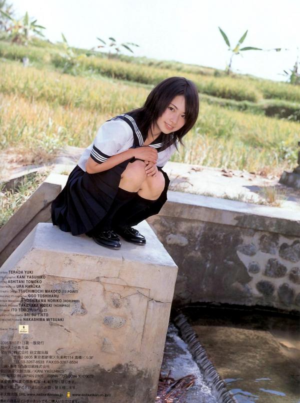    PB写真集：寺田有希《大好き!!》写真集89P，清新唯美日系少女风采，户外沙滩与池畔泳装写真。第86张图片