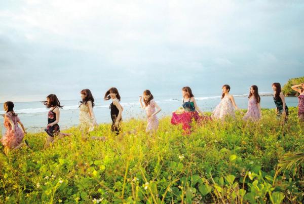    乃木坂46写真集《1时间遅れのI love you》海边度假比基尼清纯少女青春偶像写真第17张图片