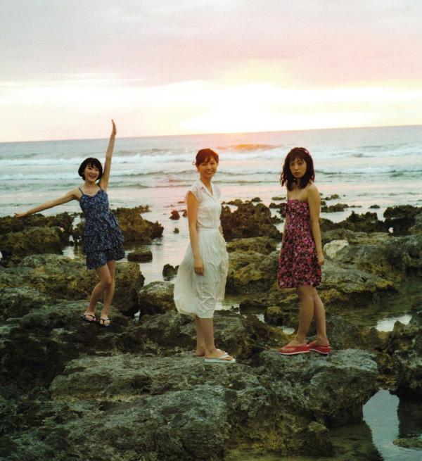    乃木坂46写真集《1时间遅れのI love you》海边度假比基尼清纯少女青春偶像写真第21张图片