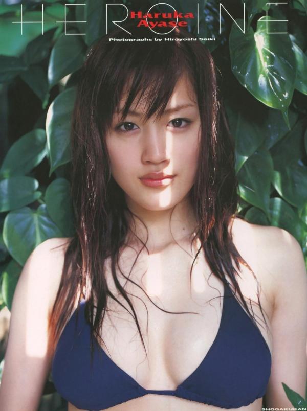    绫濑遥经典写真集《HEROINE》：清纯诱惑与室内私房感，展现日本顶级女神百变魅力第1张图片