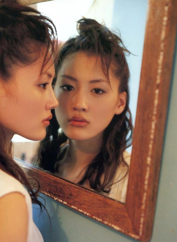    绫濑遥经典写真集《HEROINE》：清纯诱惑与室内私房感，展现日本顶级女神百变魅力第51张图片